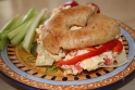 http://www.passionrecettes.com/voirRecette-Bagel-aux-oeufs-et-poivrons-38536.html