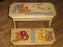 Un petit banc que mon homme a construit pour ma petite Soraya. Il lui sert pour aller faire \"pipi toilette\" sur la grande toilette comme maman.