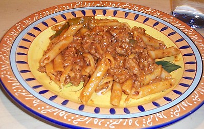 Saucisses et penne au basilic et origan de Pierret l. daigneault