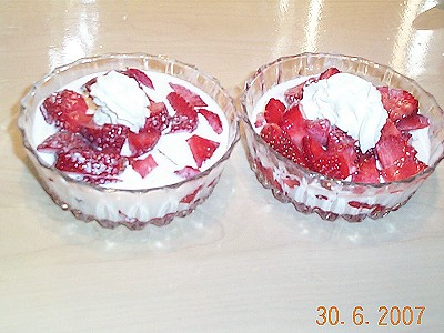 Fraises avec crme et sucre