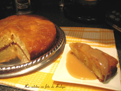 Gteau renvers aux pommes, sauce au caramel