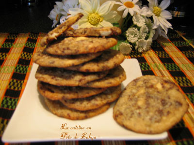 Biscuits aux amandes et aux deux chocolats