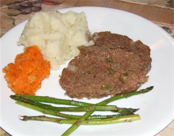 Pain de viande patate carotte et navet avec asperge sauts