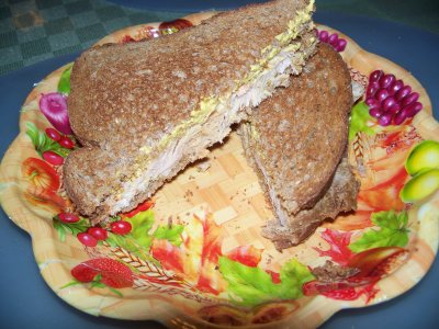 sandwich roti de porc avec mayo moutarde