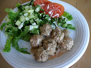 ragot de boulettes et salade verte