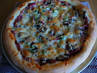 pizza au smoked meat garnie