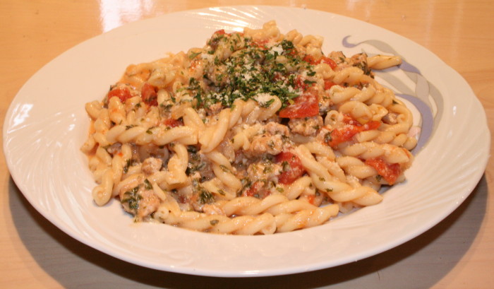 Penne Dans Une Sauce Crmeuse Avec Saucisse Italiennes De Mari12