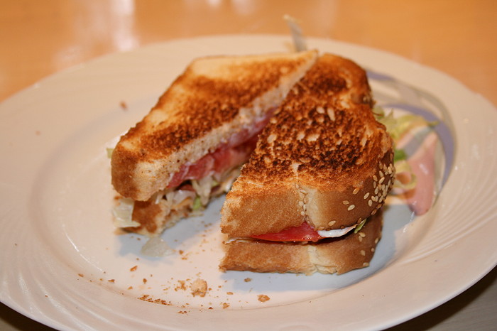 Sandwich Aux Tomates, Bacon Laitue Et Fromage