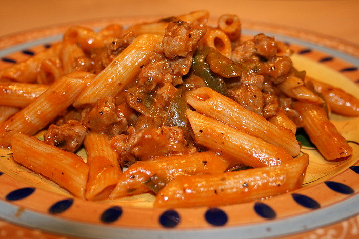 Saucisses Et Penne Au Basilic Et Origan De Pierret L. Daigneault