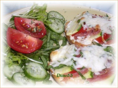 ~ Mini Croque-monsieur Courgettes-tomates-prosciutto-fromage Et Une Petite Salade pinards Et Tomates-concombres ~