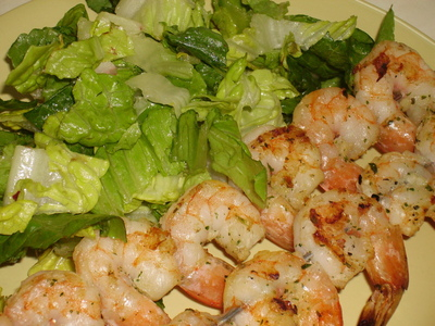 ~ Crevettes marines  l'ail et salade verte ~