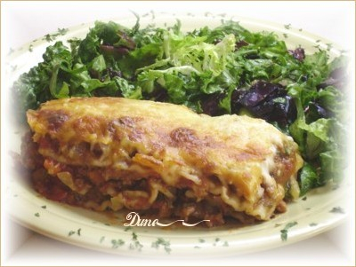 ~ Une lasagne sauce  spaghetti et pinards et une salade verte ~