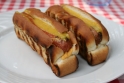 Hot Dog, Moutarde Sucre Et Fromage Sur Le Bbq